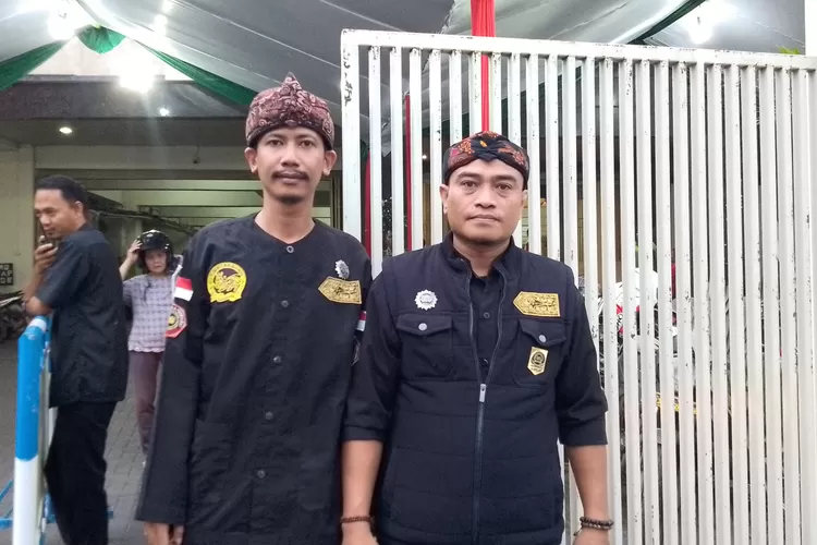 Laskar Macan Ali turut melakukan pengamanan misa Malam Natal. 