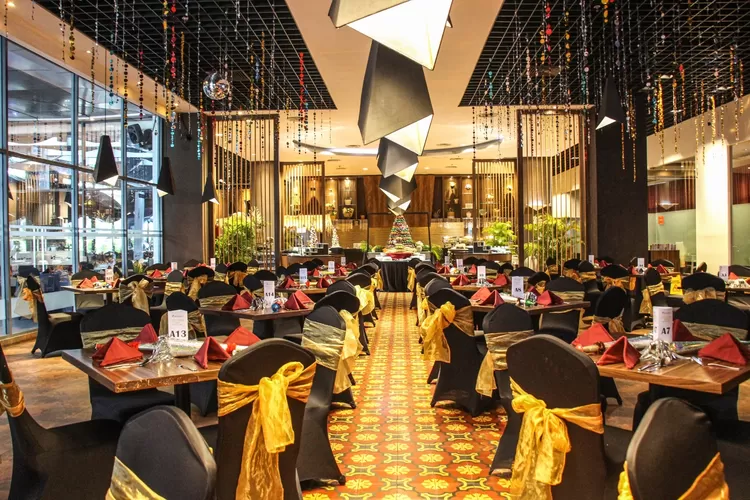 Swiss-Belhotel Cirebon menghadirkan paket makan malam menyambut Tahun Baru Imlek. 