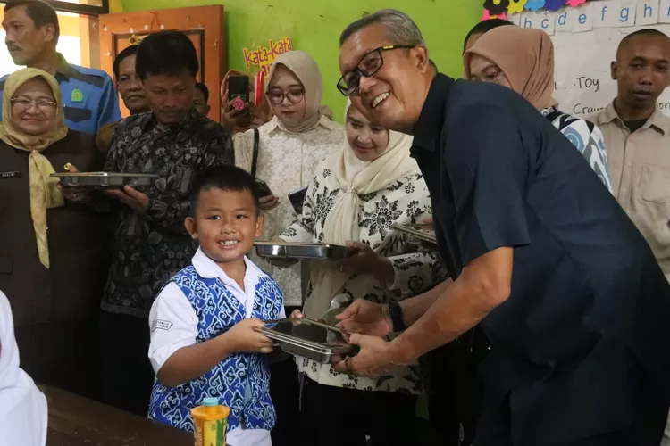 pelaksanaan program Makan Bergizi Gratis (MBG) di SDN Karyamulya 1
