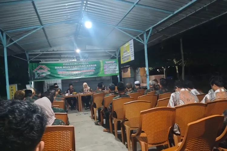 Pengurus Badan Usaha Milik Desa (BUMDes) Trosobo Sejahtera bersama Pemerintah Desa Trosobo, Kecamatan Taman, Kabupaten Sidoarjo, mengadakan Halal bi Halal dan Musyawarah Kerja 