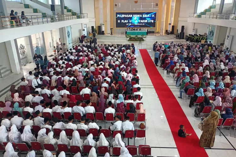 MTSN 4 Sidoarjo menggelar perpisahan kelas IX. 