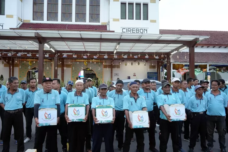 KAI Daop 3 Cirebon Berikan Bantuan Sebesar Rp 463 juta  &nbsp;