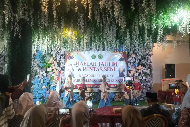 KB dan RA Darul Ulum Sarirogo menggelar Haflah Tahtim dan Pentas Seni dalam rangka pelepasan siswa-siswi kelompok B dan C 