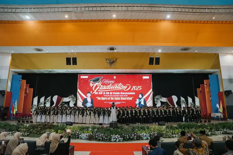 SD Al Falah Darussalam 1 dan 2 menggelar wisudawan