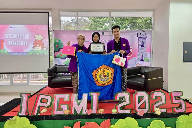 Dua mahasiswa semester IV Akademi Farmasi Mitra Sehat Sidoarjo meraih prestasi