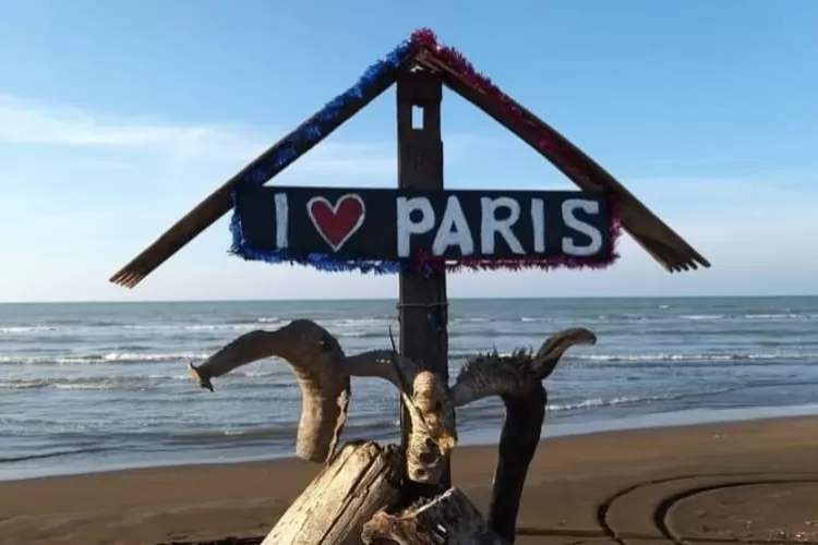 Tempat wisata pantai Tiris (Instagram/@pantaiparis)  &nbsp;