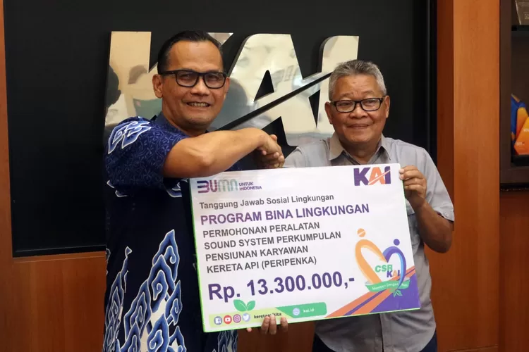 Penyaluran Bantuan untuk Perpenka dari KAI Daop 3 Cirebon