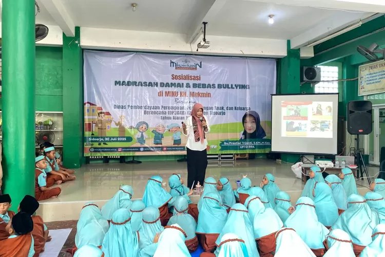 MINU KH Mukmin Sidoarjo kembali menunjukkan komitmennya dalam menciptakan lingkungan belajar yang aman, nyaman, dan bebas dari kekerasan melalui program Madrasah Damai dan Bebas Bullying. 