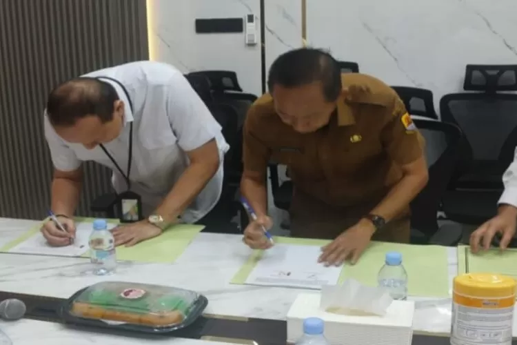 Dinas Ketahanan Pangan dan Perikanan (DKPP), menandatangani Perjanjian Kerja Sama (PKS), bersama Badan Penyelenggara Jaminan Sosial (BPJS) Ketenagakerjaan