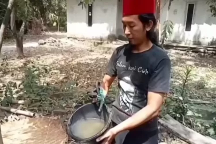 Asep Hidayatullah, warga RT04 Kampung Kalilunyu, Kelurahan Argasunya, Kota Cirebon  &nbsp;