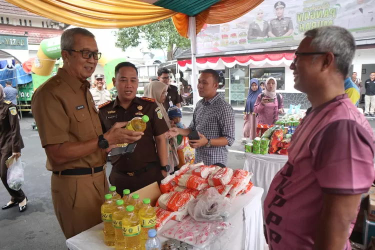 Pasar Murah dan Bazar UMKM di Kejari Kota Cirebon
