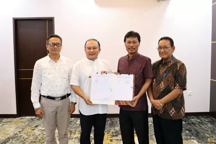 Kota Cirebon dan Kabupaten Kuningan kerjasama pengelolaan air bersih.