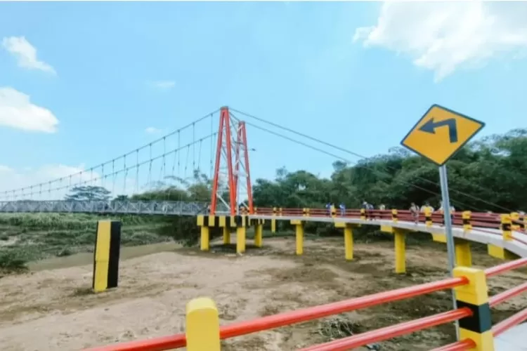 Jembatan Gantung Penghubung Jabar-Jateng  &nbsp;