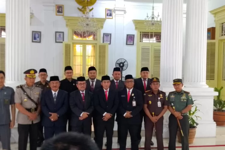 Bupati Imron Lantik Hendra Nirmala Jadi Sekda Kabupaten Cirebon