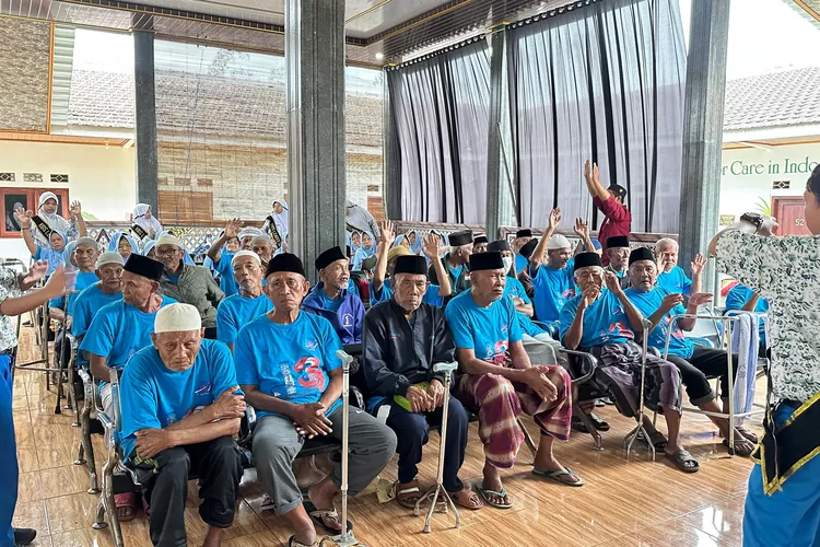 SD Al Muslim Sidoarjo kembali menggelar kegiatan Safari Sosial di Griya Lansia Malang