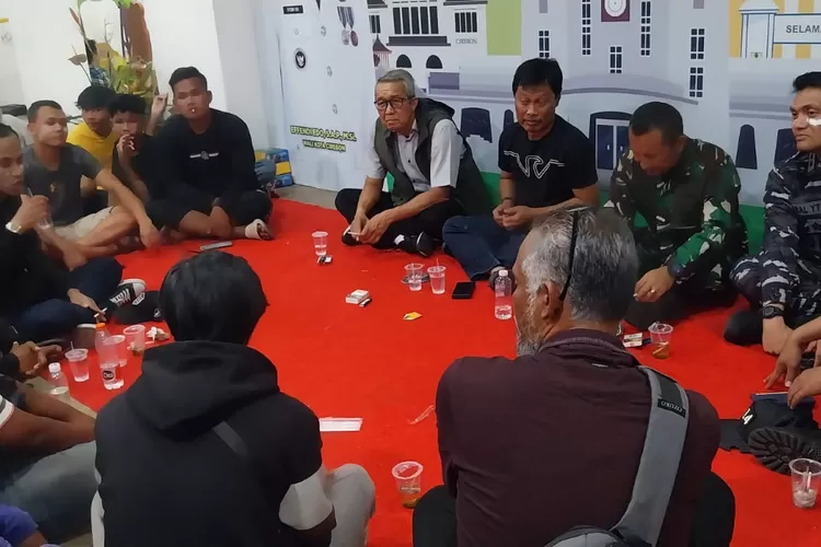 Wali Kota Cirebon Effendi Edo temui masa aksi unjuk rasa  &nbsp;