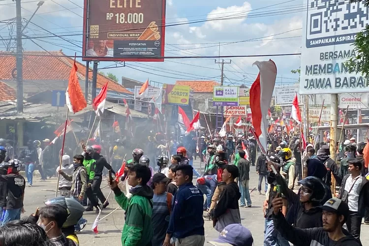 Demo Besar-besaran di Cirebon  &nbsp;