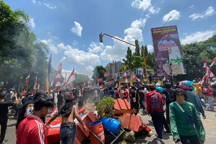 Penyebab Aksi Demo Besar-besaran  &nbsp;