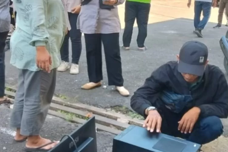 Barang jarahan mulai dikembalikan  &nbsp;