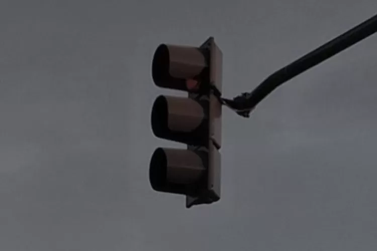 Imbas demo anarkis, traffic light di Kabupaten Cirebon rusak  &nbsp;