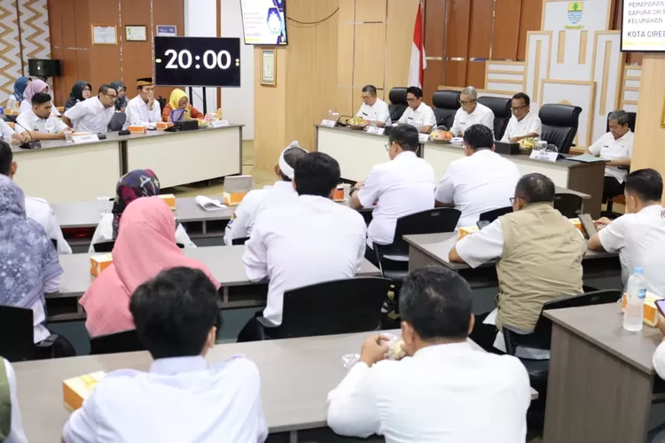 Lima kelurahan terbaik dari lima kecamatan di Kota Cirebon tampil memaparkan inovasi unggulan.