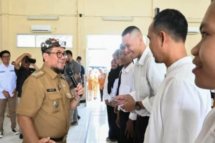 Bupati Imron secara resmi membuka Pelatihan Kerja Program Peningkatan Kualitas dan Produktivitas Tenaga Kerja Tahun Anggaran 2025  &nbsp;