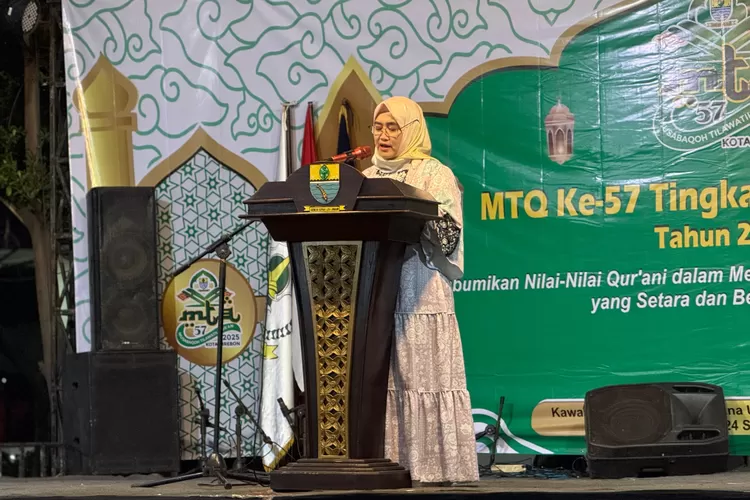 Wakil Wali Kota Cirebon Siti Farida Rosmawati resmi membuka kegiatan MTQ  &nbsp;