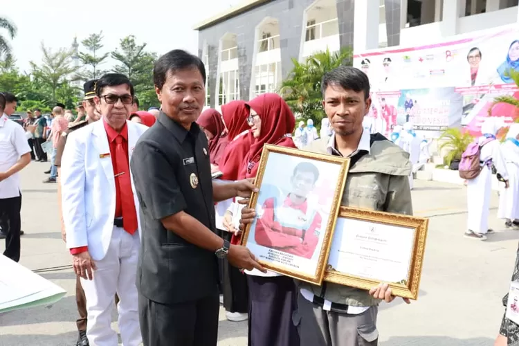 Wali Kota Cirebon Beri Penghormatan Pada Para Relawan  &nbsp;