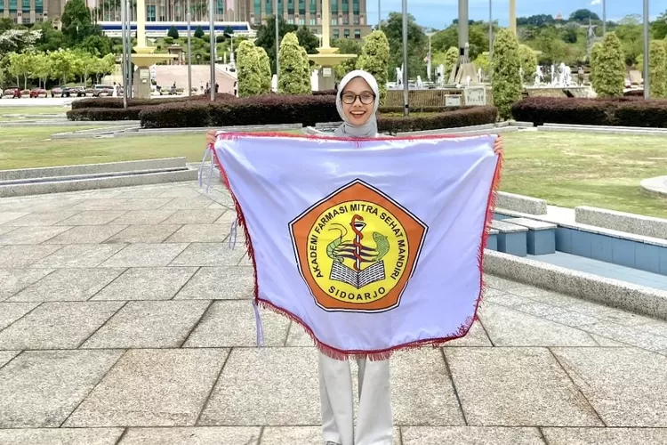 Salwa Dwi Fita Sari, mahasiswi Akademi Farmasi Mitra Sehat Mandiri Sidoarjo, terpilih sebagai delegasi dalam program SMI Youth Exchange Chapter Singapore&ndash;Malaysia&ndash;Thailand.