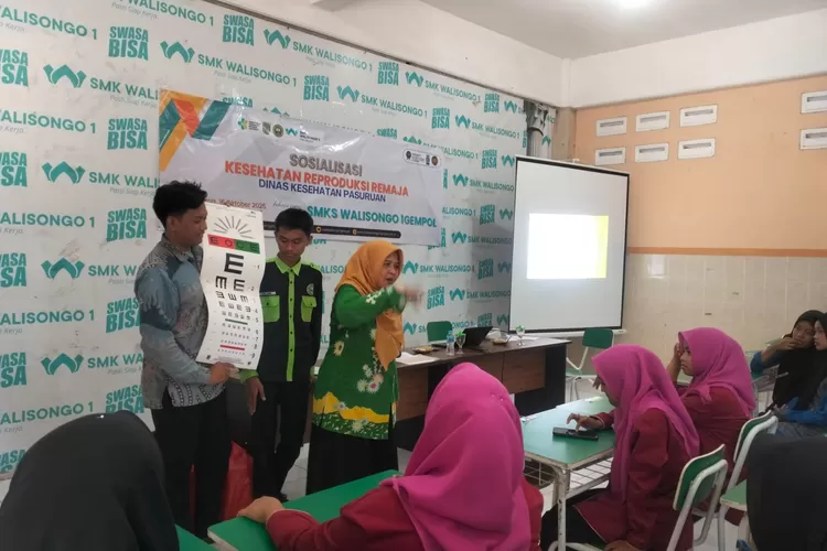 SMK Walisongo 1 Gempol bekerja sama dengan Dinas Kesehatan Kabupaten Pasuruan untuk menyelenggarakan sosialisasi Kesehatan Reproduksi Remaja, Kamis (16/10/2025).