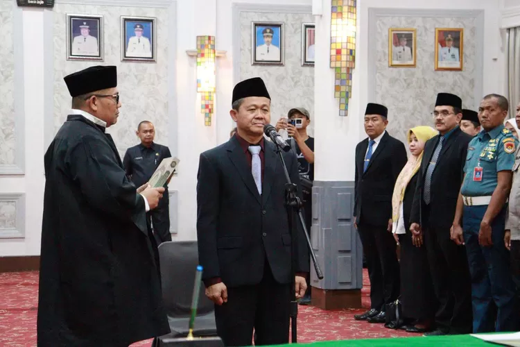 Pemerintah Kota Cirebon resmi melantik Sumanto sebagai Penjabat (Pj) Sekretaris Daerah (Sekda)