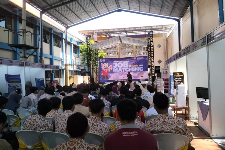 SMK Antartika 2 Sidoarjo menggelar Job Matching 2025, yang mempertemukan dunia pendidikan dengan dunia industri pada Kamis (23/10).