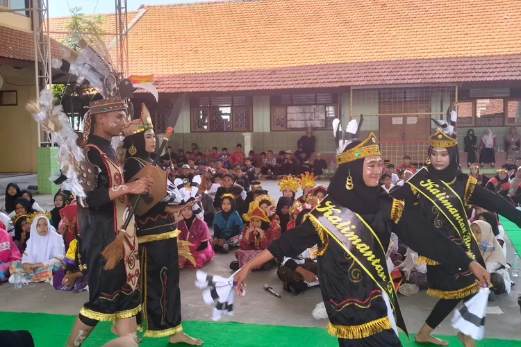 Parade Kebudayaan SMPN 1 Porong