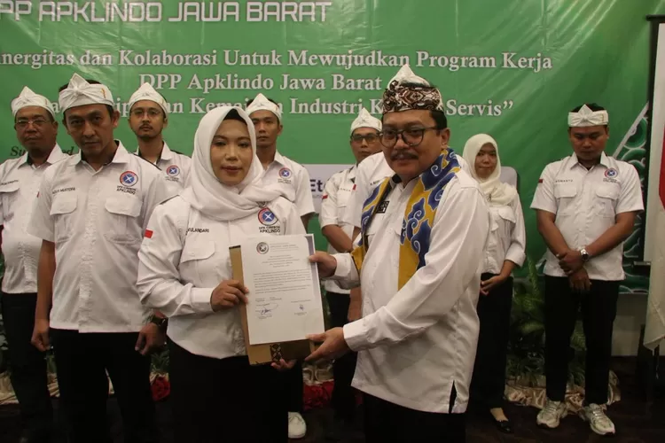 Pelantikan dan Pengukuhan Dewan Pengurus Kota (DPK) Asosiasi Pengusaha Klining Servis Indonesia (APKLINDO) Kota Cirebon masa bakti 2025&ndash;2030