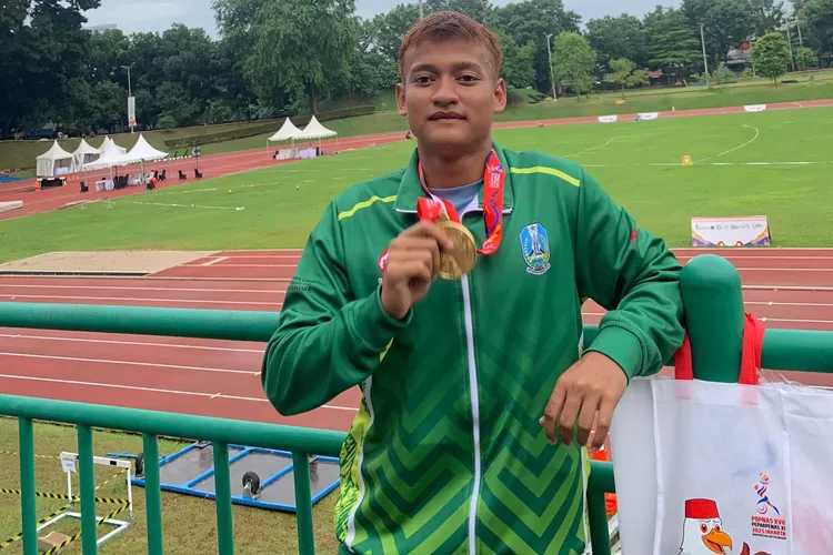 Atlet muda berbakat asal Sidoarjo, Achmad Febrian Dwi Wibowo, siap mewakili Indonesia dalam ajang 17th SEA U18 dan U20 Athletics Championships 2025 