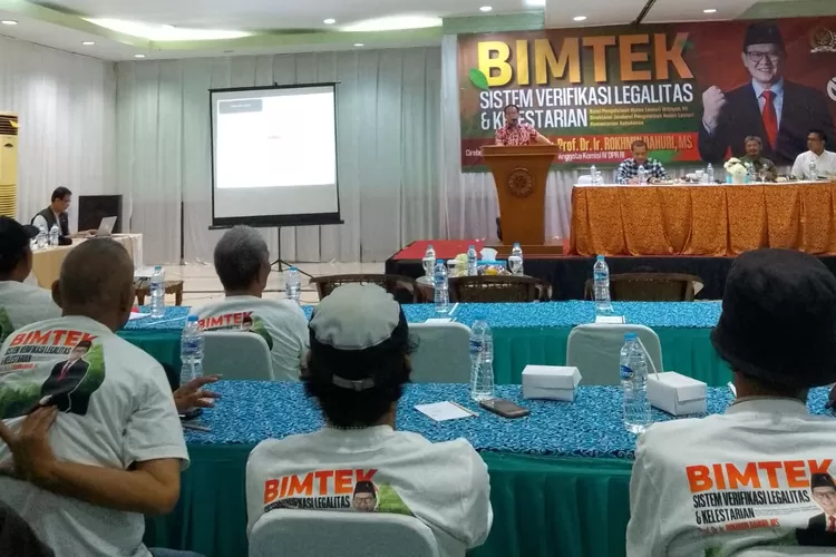Prof.Rokhmin Dahuri selaku anggota DPR RI saat menghadiri kegiatan Bimtek Sistem Verifikasi Legalitas dan Kelestarian yang diadakan Balai Pengelolaan Hutan Lestari (BPHL ) Wilayah VII