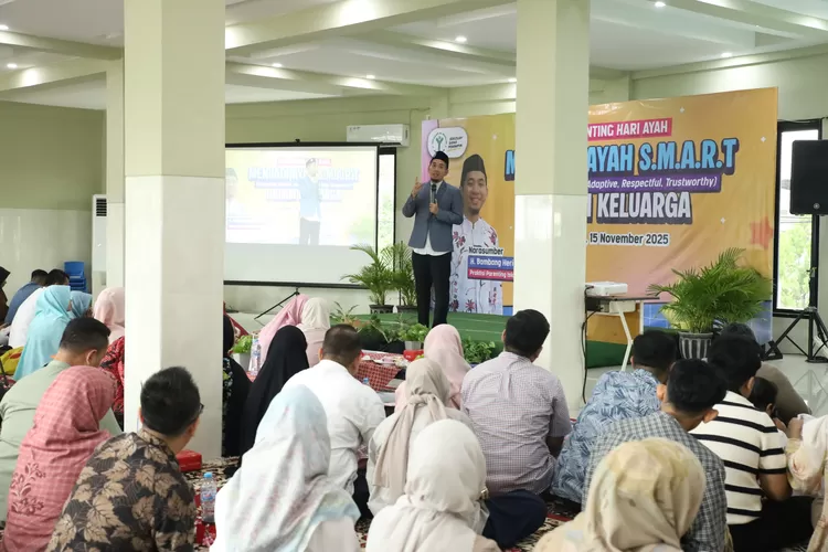 Dalam rangka memperingati Hari Ayah Nasional, KB&ndash;TK Al Muslim menggelar rangkaian kegiatan proyek intrakurikuler bertajuk Ayahku Pahlawanku, Jumat (15/11). 