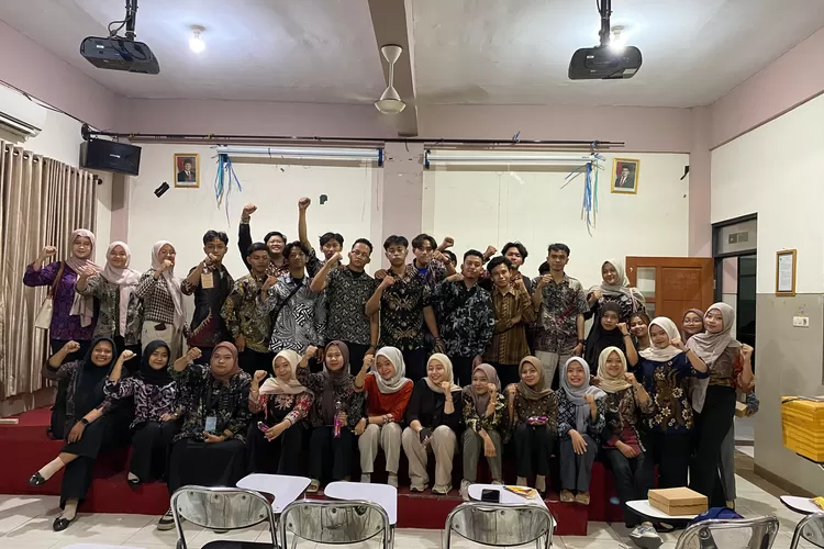 OSFAK FEB Universitas Maarif Hasyim Latif Ajarkan Mahasiswa Baru Budaya Kampus