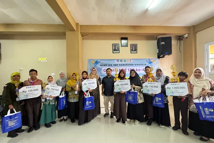 MGMP IPS Sidoarjo menggelar Olimpiade IPS. 