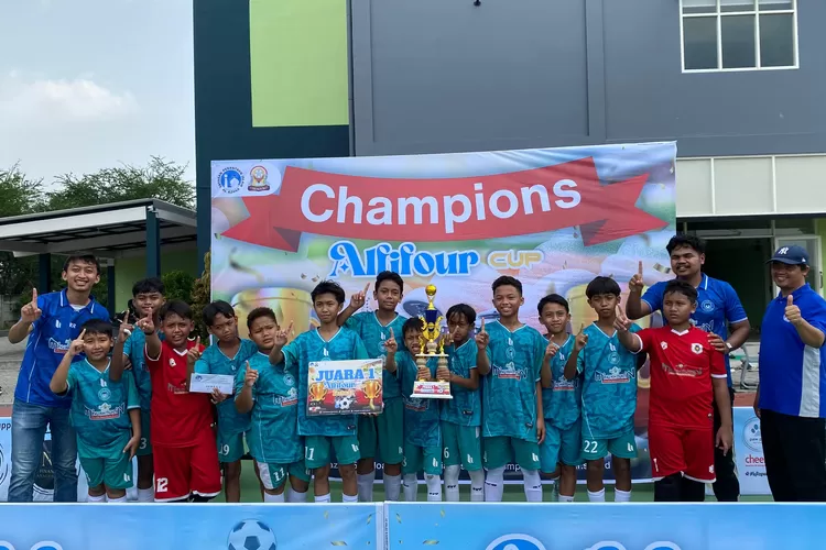 Tim futsal MINU KH Mukmin Sidoarjo berhasil meraih Juara 1 dalam ajang Futsal Champions Alfifour Cup. 