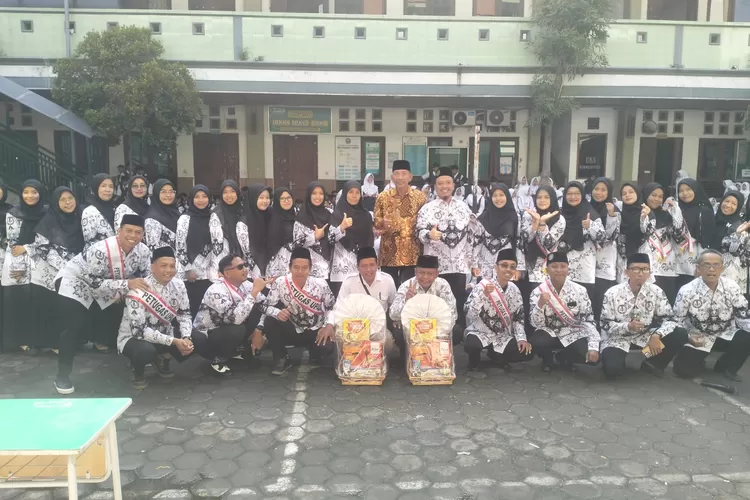 Peringatan Hari Guru di SMK 1 Walisongo Gempol