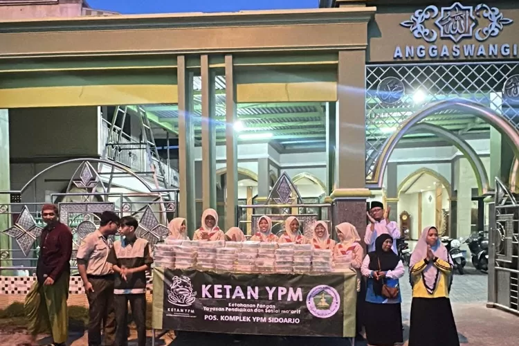 Kegiatan Ketan YPM membagikan paket sayur gratis untuk masyarakat. 
