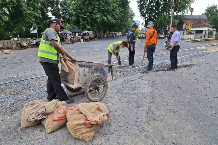 PT KAI Daop 3 Cirebon terus melakukan evaluasi dan pemeliharaan rutin 