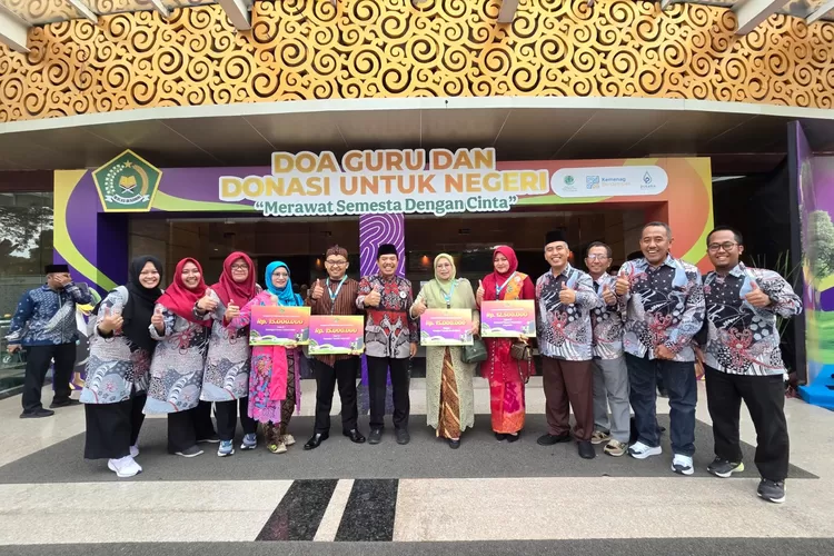 Kepala MI Maarif Ketegan, Umi Salamah menjadi juara nasional kepala madrasah inspiratif. 