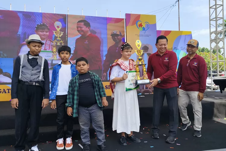 SLB Putra Harapan Waru berhasil bersinar di ajang Hari Disabilitas Internasional Sidoarjo. 