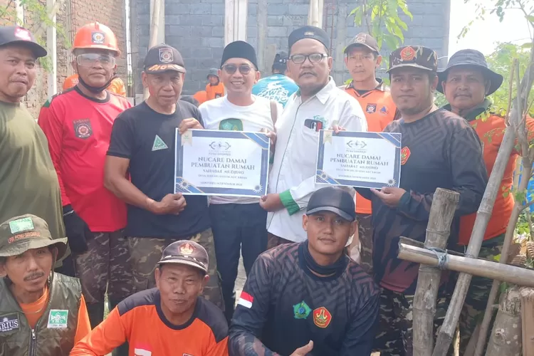 Banser Tanggap Bencana (BAGANA) PC GP Ansor Sidoarjo membangun rumah sahabat Mudjino di Kecamatan Krian. 