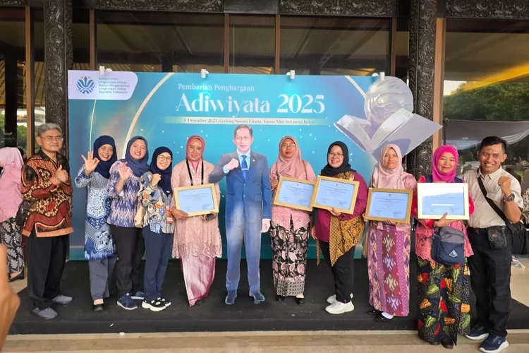 MTsN 4 Sidoarjo meraih penghargaan Adiwiyata Nasional
