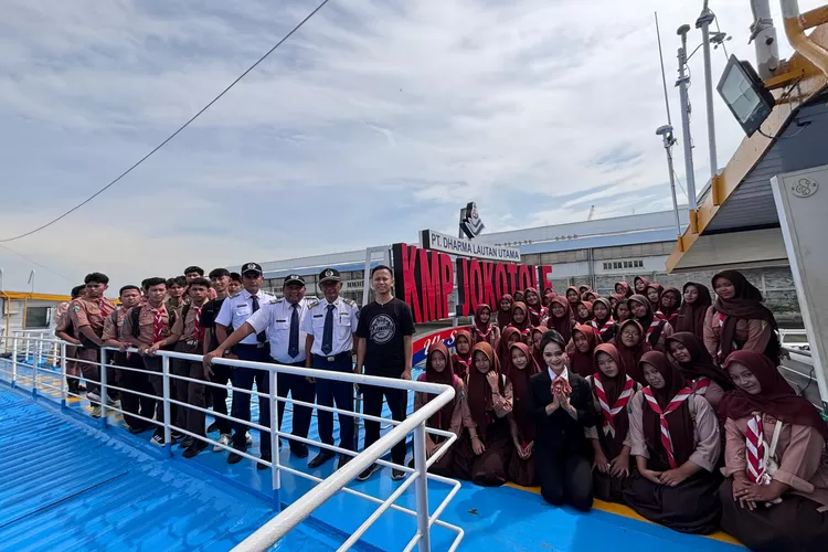 Pelajar SMP di Sidoarjo antusias mengikuti kegiatan Sea Safari