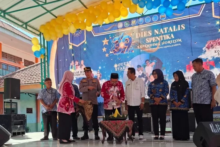 Dies Natalis ke 39 Tahun SMP 3 Krian Sidoarjo. 