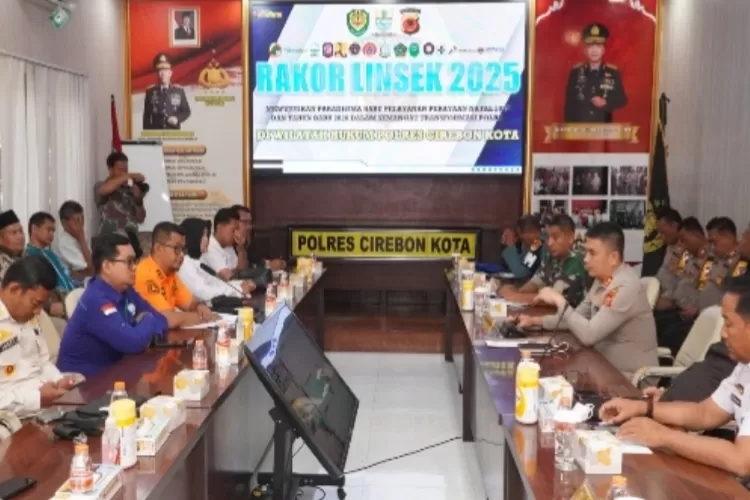 Rapat koordinasi Natal dan Tahun Baru 2026 dari Polres Cirebon Kota. 